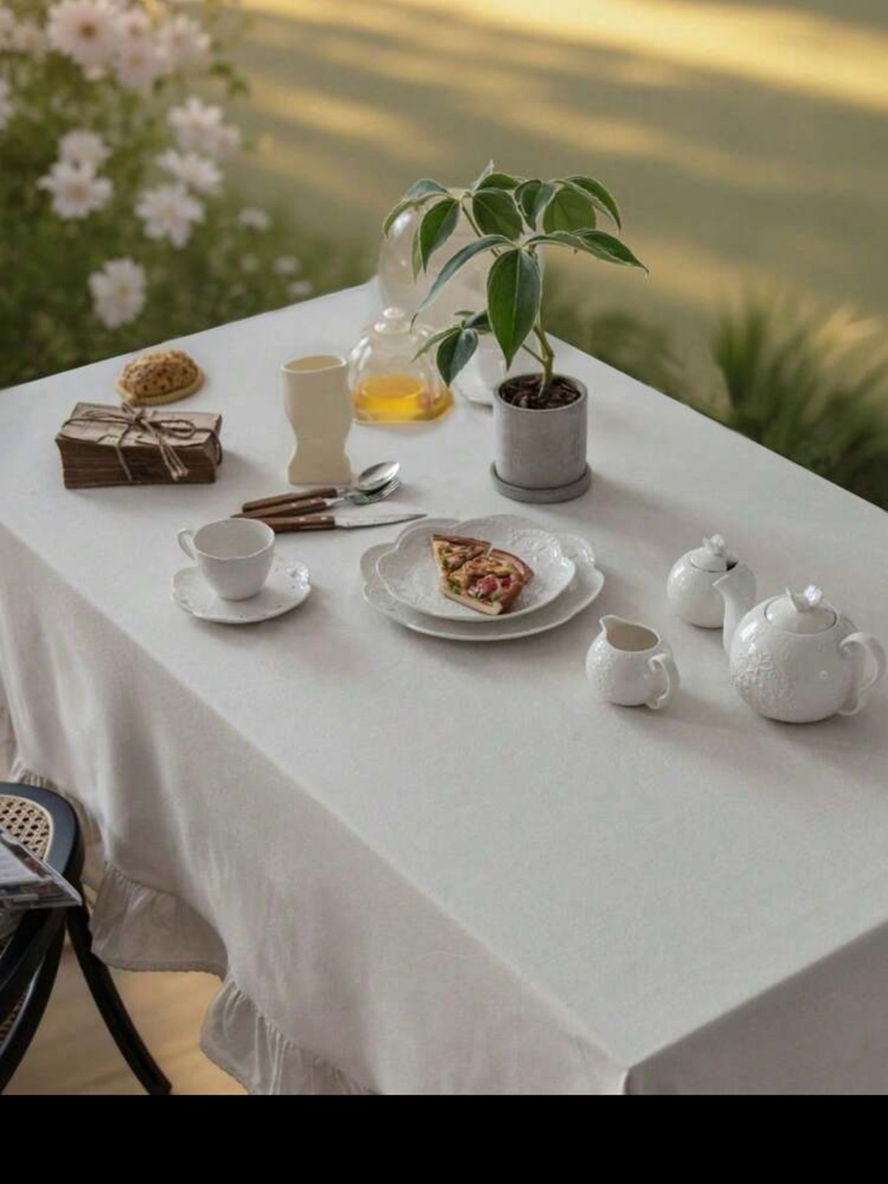 NWT Cream Ruffled Edge Tablecloth - Picture 3 of 12